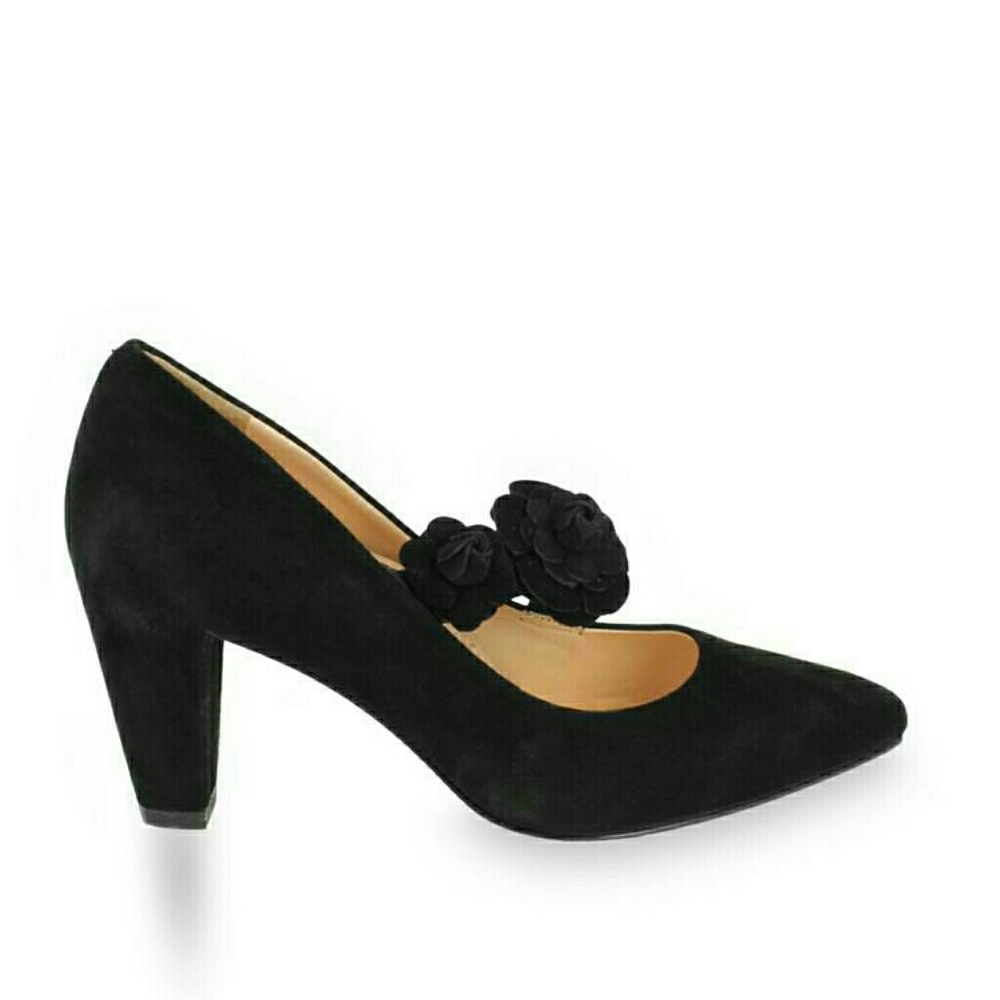 Ukies black suede pumps